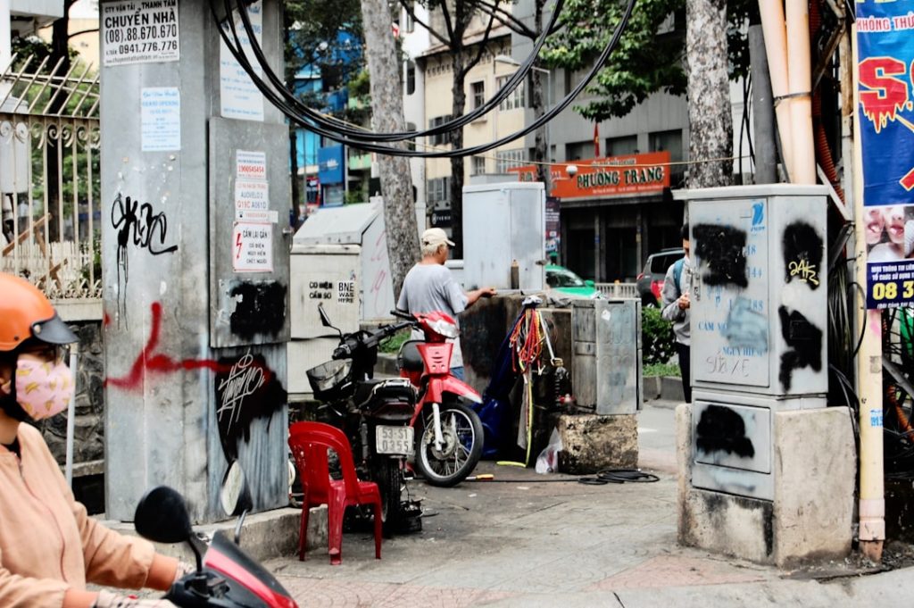 Dấu hiệu ổ cắm, công tắc cần thay ngay